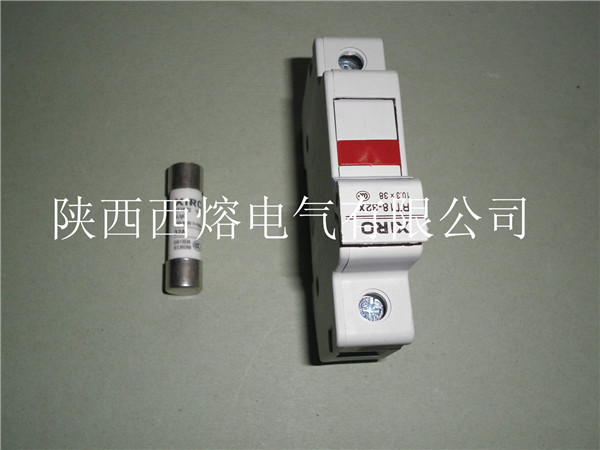 RT18系列有填料圓柱型熔斷器 RT18系列有填料圓柱型熔斷器